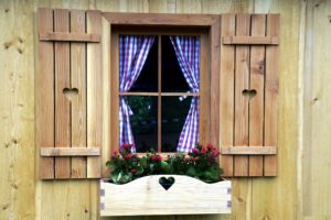 okiennice w domach z bali, okna drewniane