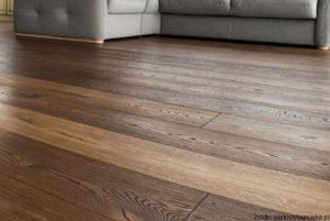 piękna dębowa podłoga drewniana deska drewniana na podłogę, jakie drewno na podłogę, ogrzewanie podłogowe