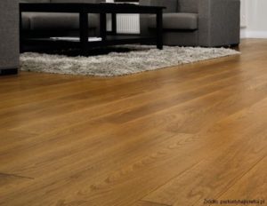 podłoga drewniana jasna deska drewniana na podłogę, jakie drewno na podłogę, ogrzewanie podłogowe
